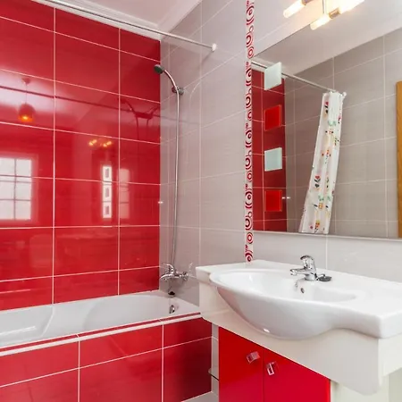 4 Bedroom Wi-fi And Shared Pool By Algarvemanta Holiday home Manta Rota