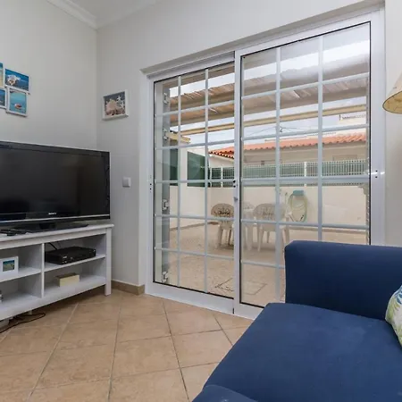 4 Bedroom Wi-fi And Shared Pool By Algarvemanta