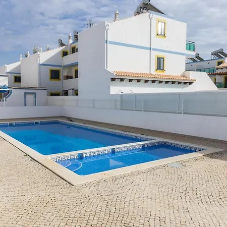 4 Bedroom Wi-fi And Shared Pool By Algarvemanta بيت للعطل