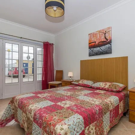 4 Bedroom Wi-fi And Shared Pool By Algarvemanta *