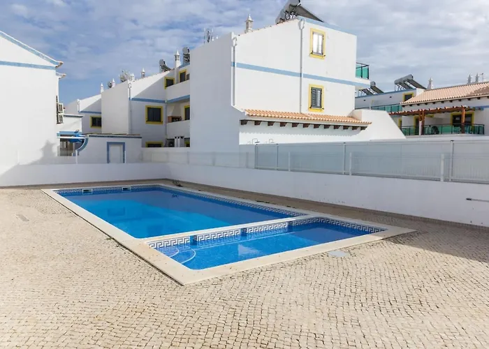 4 Bedroom Wi-fi And Shared Pool By Algarvemanta Nyaraló