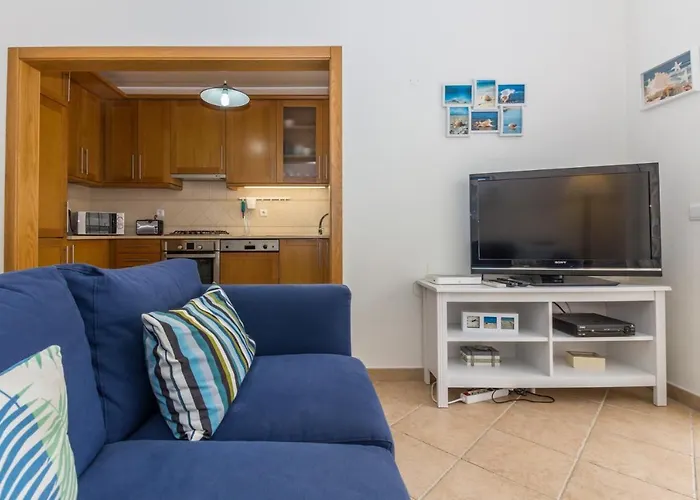 Nyaraló 4 Bedroom Wi-fi And Shared Pool By Algarvemanta *