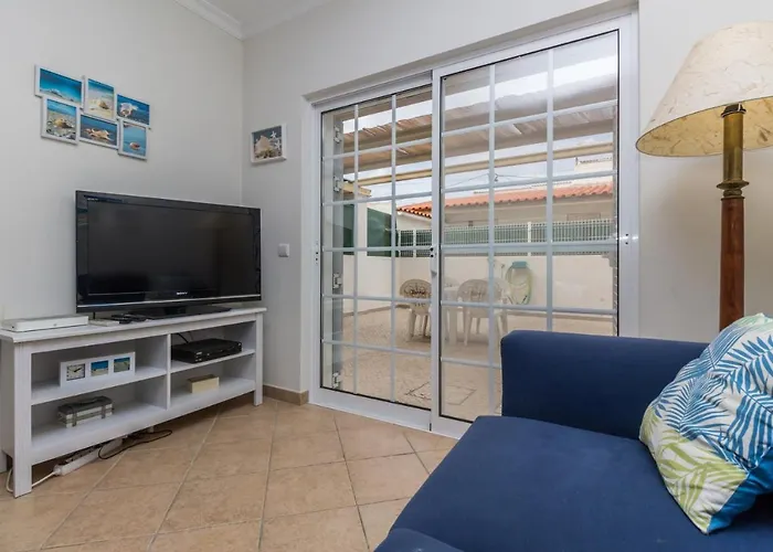 4 Bedroom Wi-fi And Shared Pool By Algarvemanta